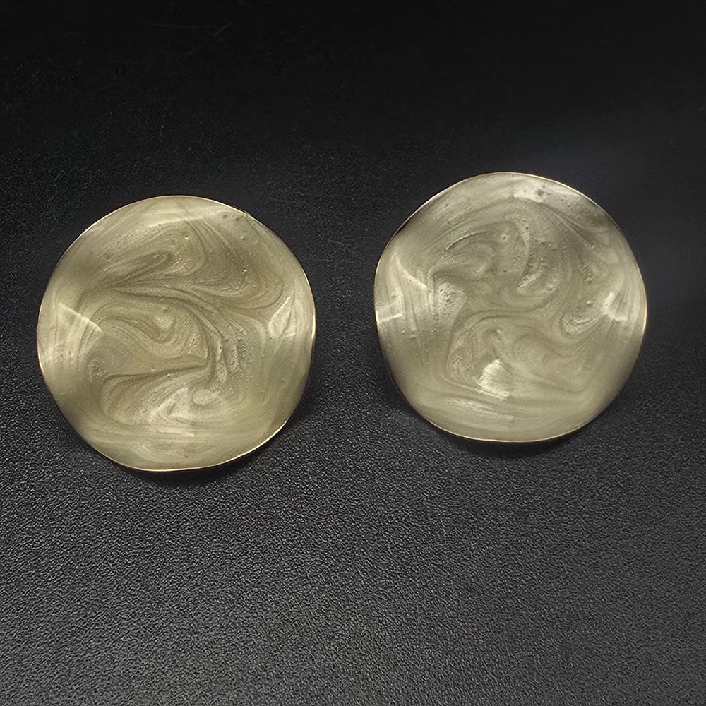 Avon 1985 Pearlized Earrings Off White Enamel Swirl Round Pierced Vintage 1980s